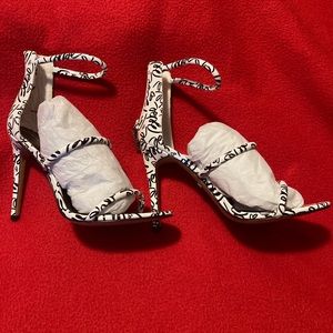 Bebe Color White Love Print heels